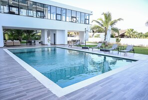 Pool - Top Punta Cana Spot - 2BR Near Beach & Attractions (Punta Cana)