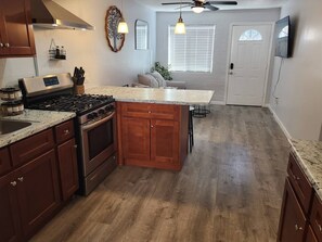 Fridge, microwave, oven, stovetop - Chandler Getaway Walking Distance To Downtown (Chandler)