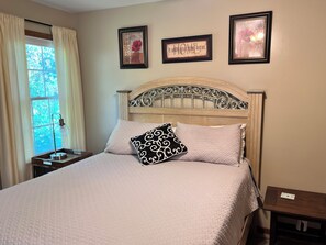 3 habitaciones, tabla de planchar con plancha, internet y ropa de cama 