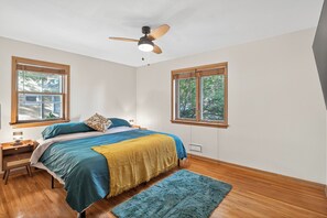 4 habitaciones, tabla de planchar con plancha y ropa de cama 