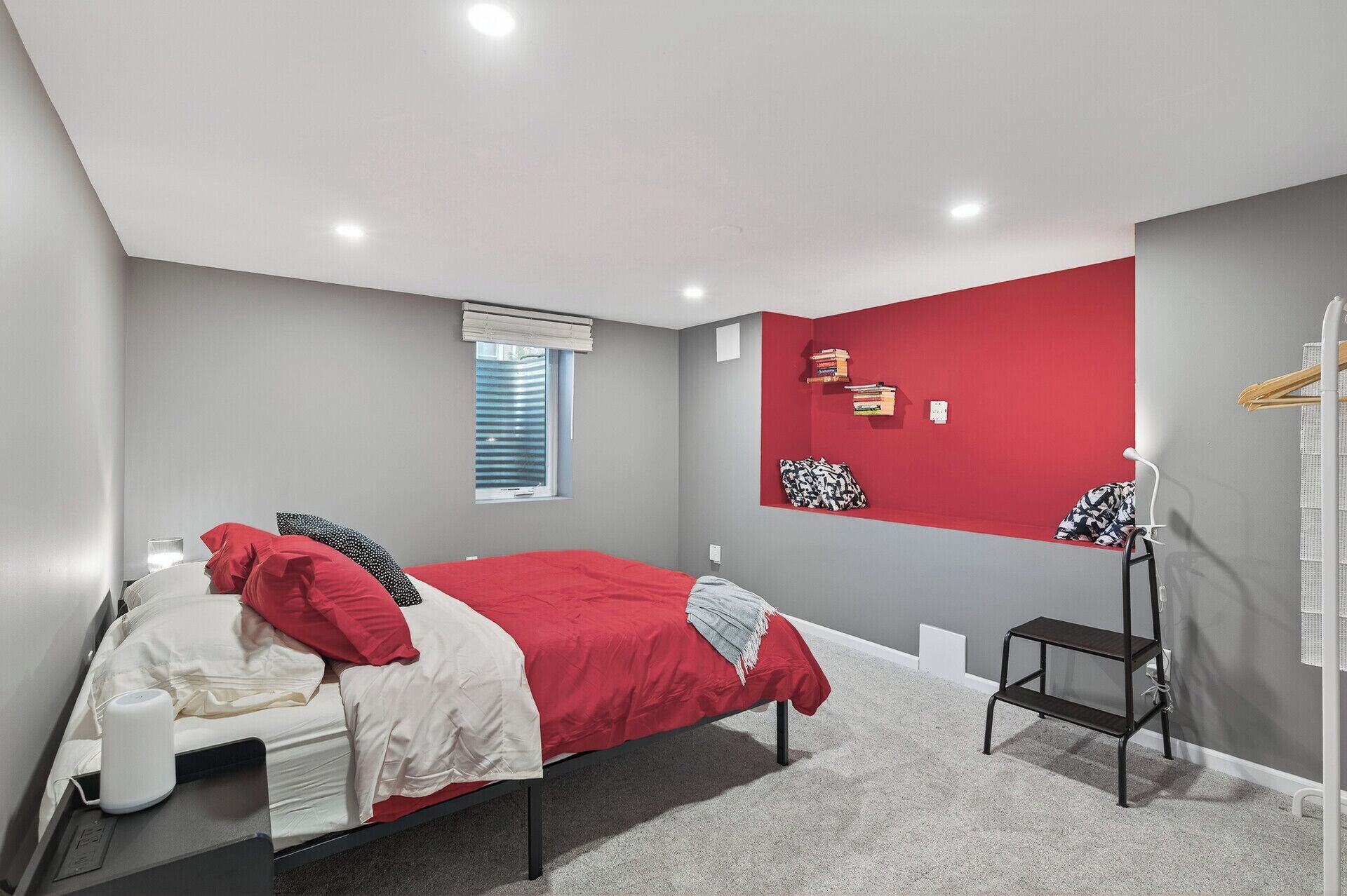 4 habitaciones, tabla de planchar con plancha y ropa de cama 