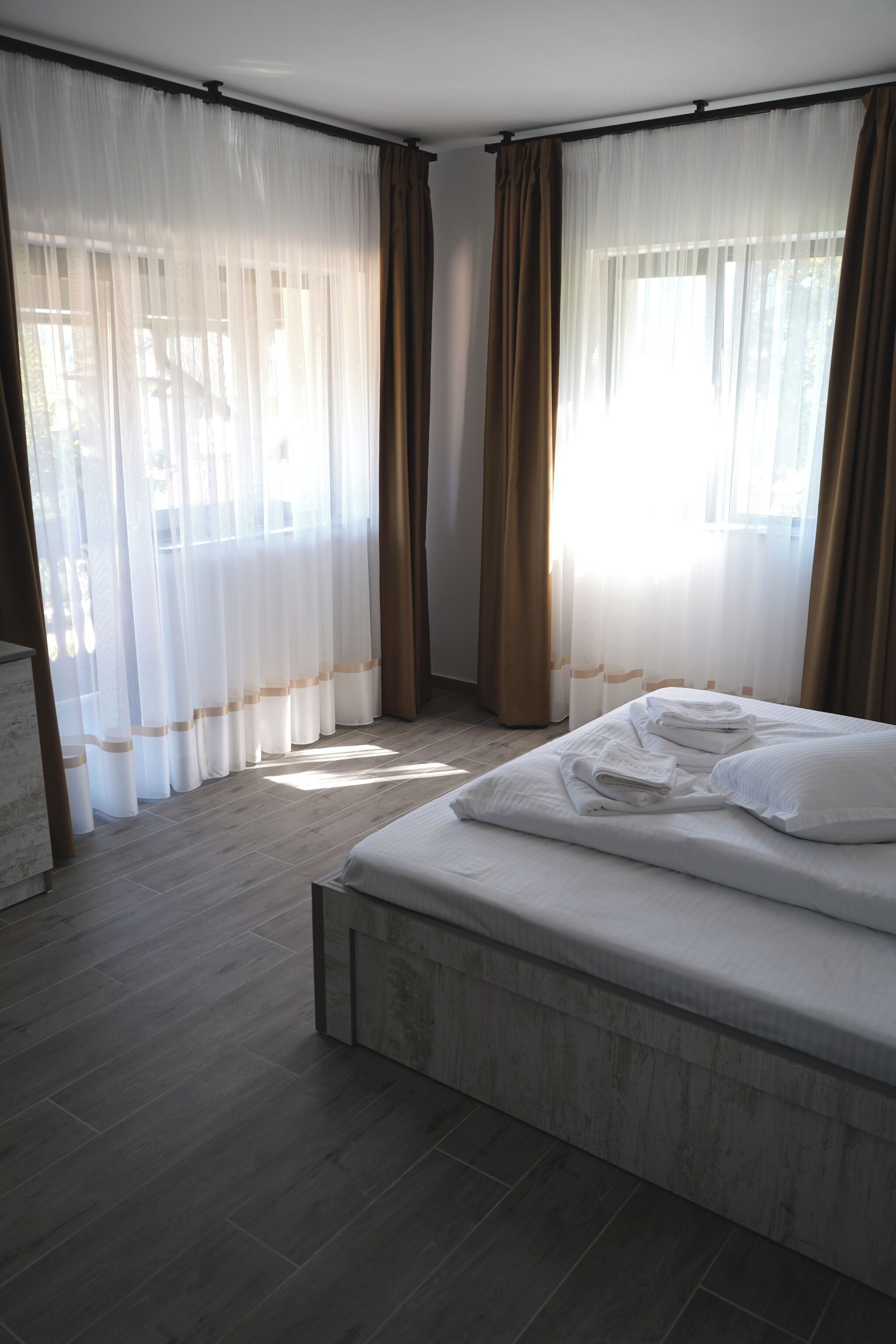 Chambre Triple Classique, balcon, vue montagne | Bureau, espace de travail pour ordinateur portable