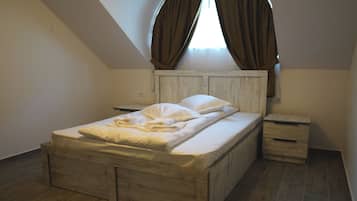 Desk, laptop workspace, iron/ironing board, free WiFi