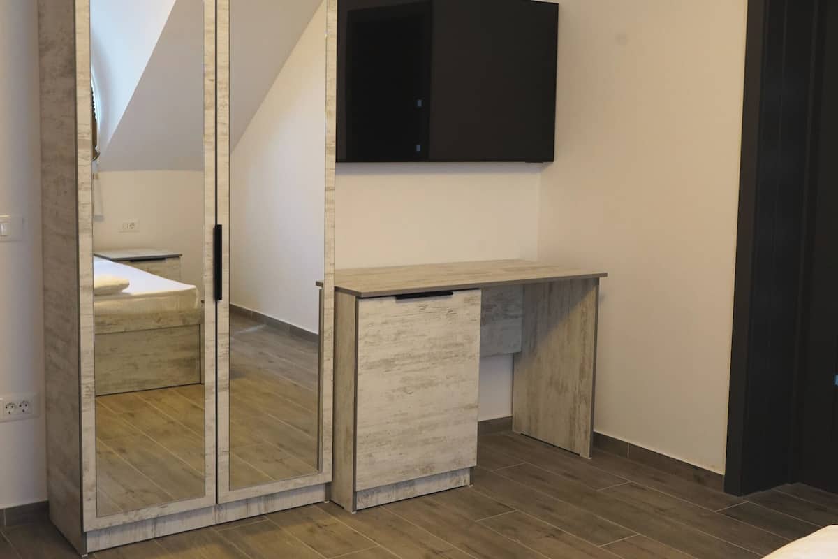 Deluxe Double Room, Mountain View | Desk, laptop workspace, iron/ironing board, free WiFi