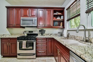 Fridge, microwave, oven, stovetop - Historic Grove Park Rental - Apt #3 (Asheville)