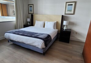 Deluxe Apartment | Blackout drapes, soundproofing, iron/ironing board, free WiFi
