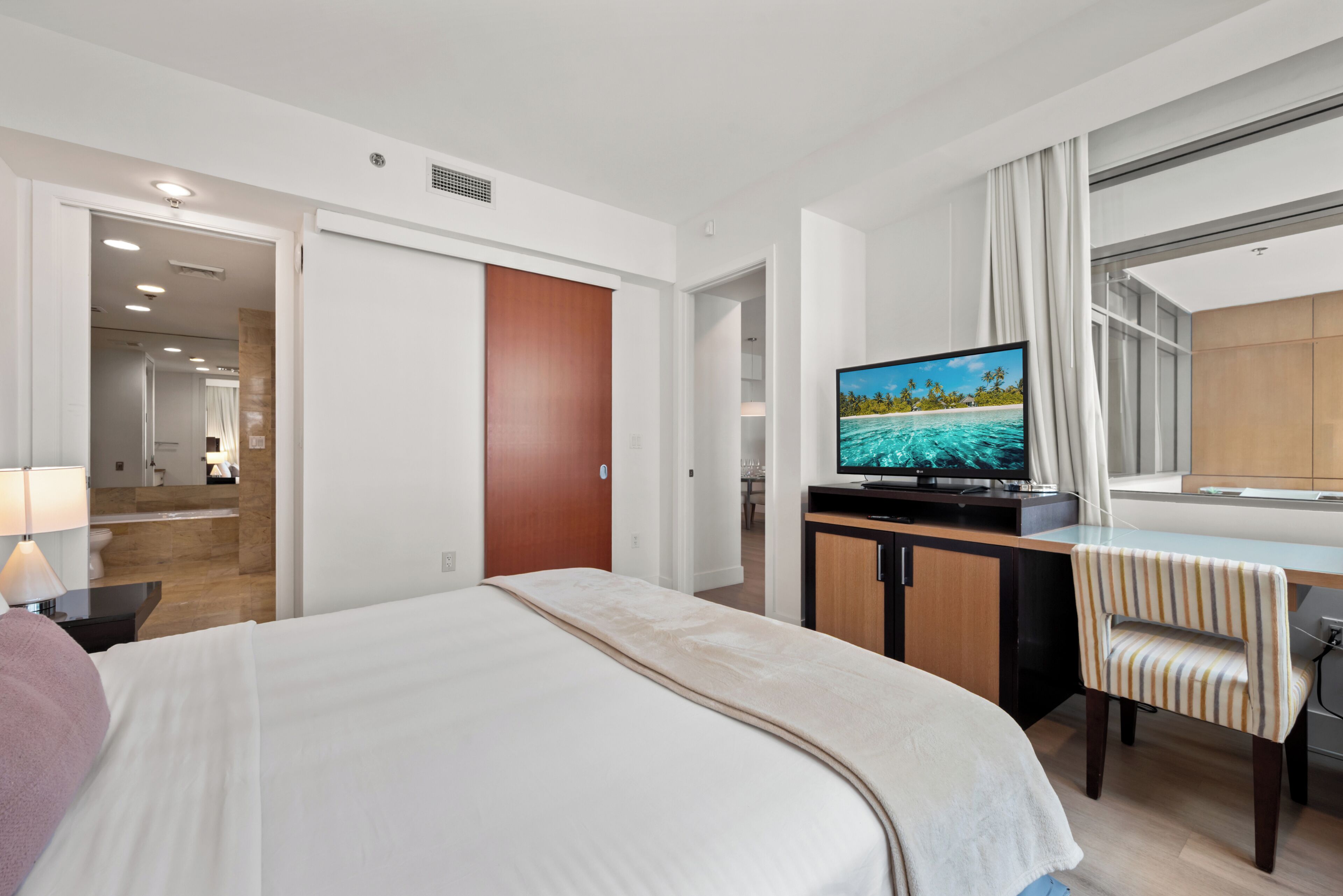 Deluxe Apartment | Blackout drapes, soundproofing, iron/ironing board, free WiFi