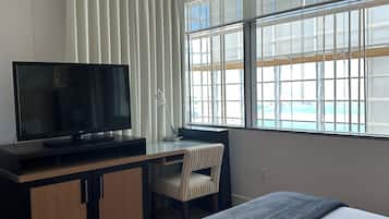 Departamento Deluxe | Cortinas blackout, insonorización y tabla de planchar con plancha