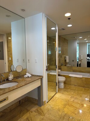 Deluxe Apartment | Bathroom - AKA Brickell 31th Free Parking by Palermo Home (Miami)