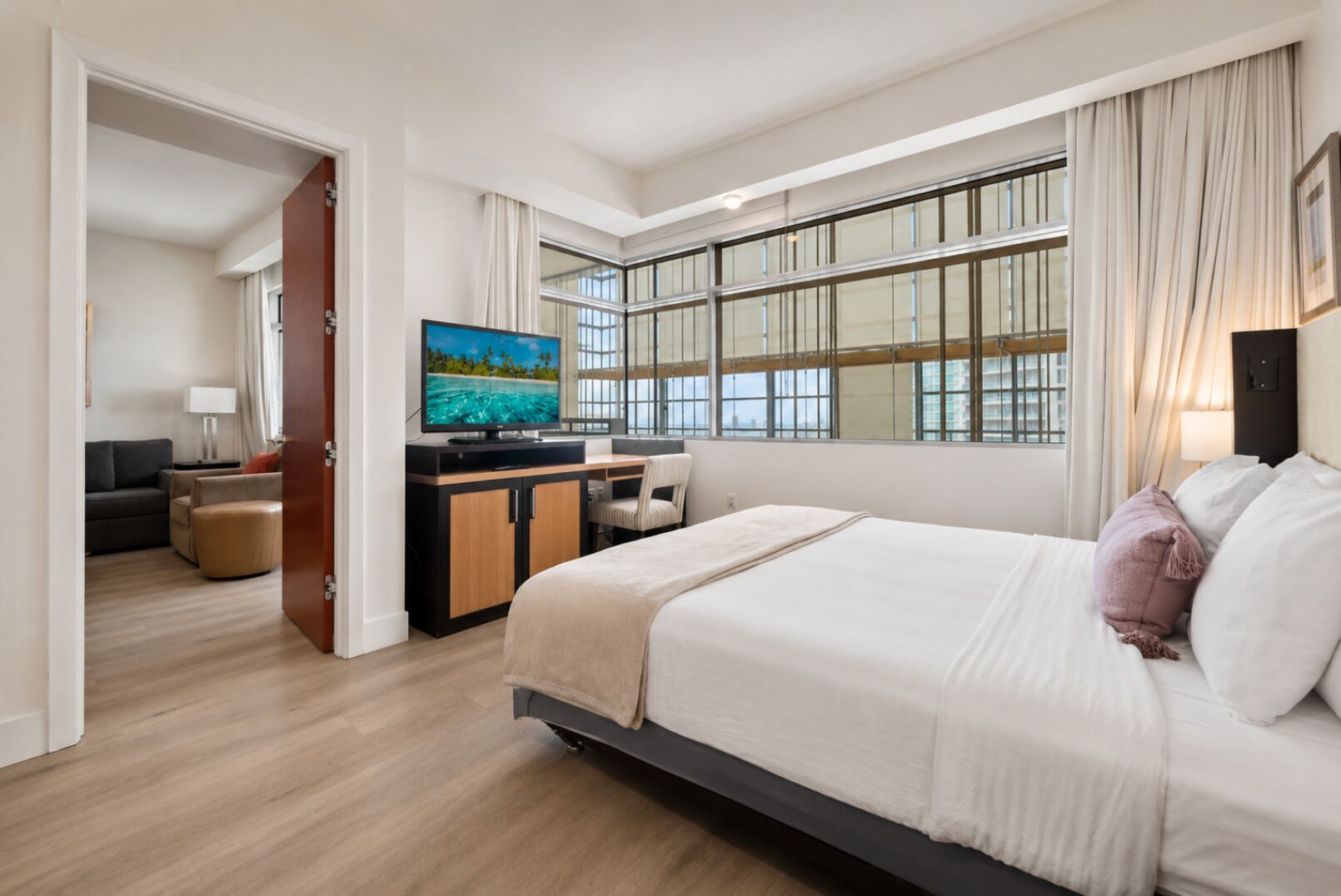 Cortinas blackout y sistema de insonorización 
