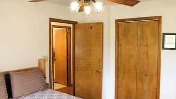 2 chambres, fer et planche à repasser, Wi-Fi gratuit, draps fournis