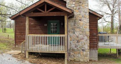 Charming 2BR/1B cabin - Winetrail, SIU, Shawnee Forest, Giant City, Cedar Lake