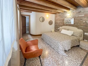 Junior Suite, Courtyard View | Desk, free WiFi
