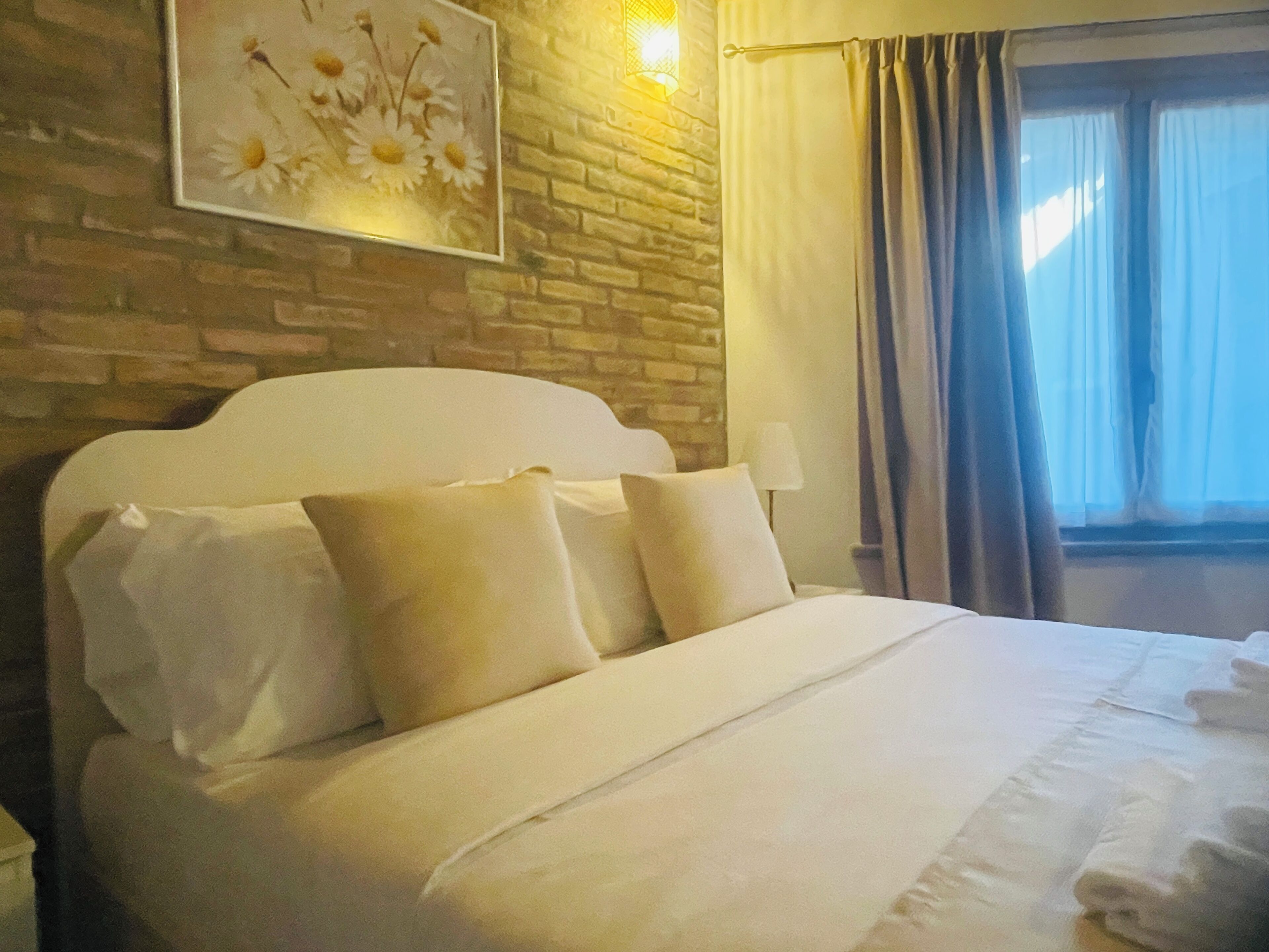 Deluxe Room | Minibar, desk, free WiFi, bed sheets