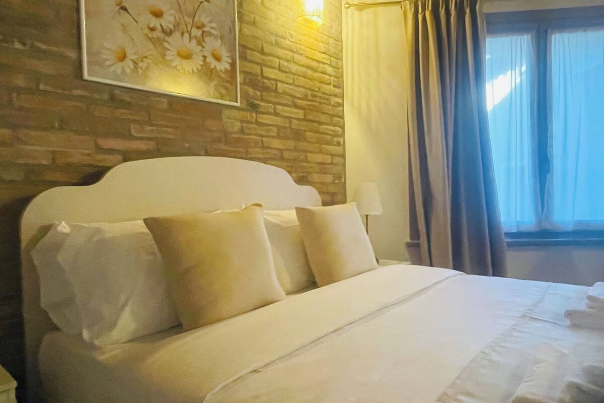 Minibar, escritorio, wifi gratis y ropa de cama 