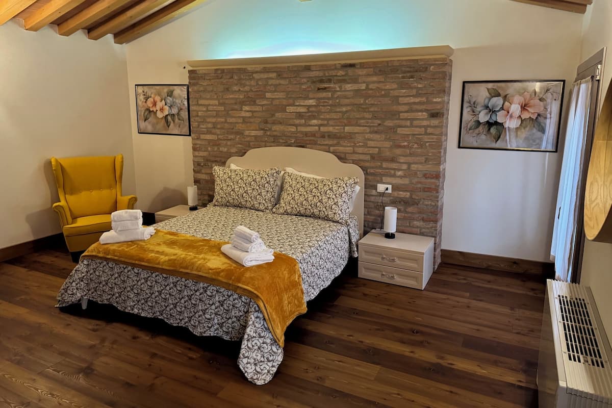 Luxury-Zimmer, 1 Queen-Bett | Schreibtisch, kostenloses WLAN