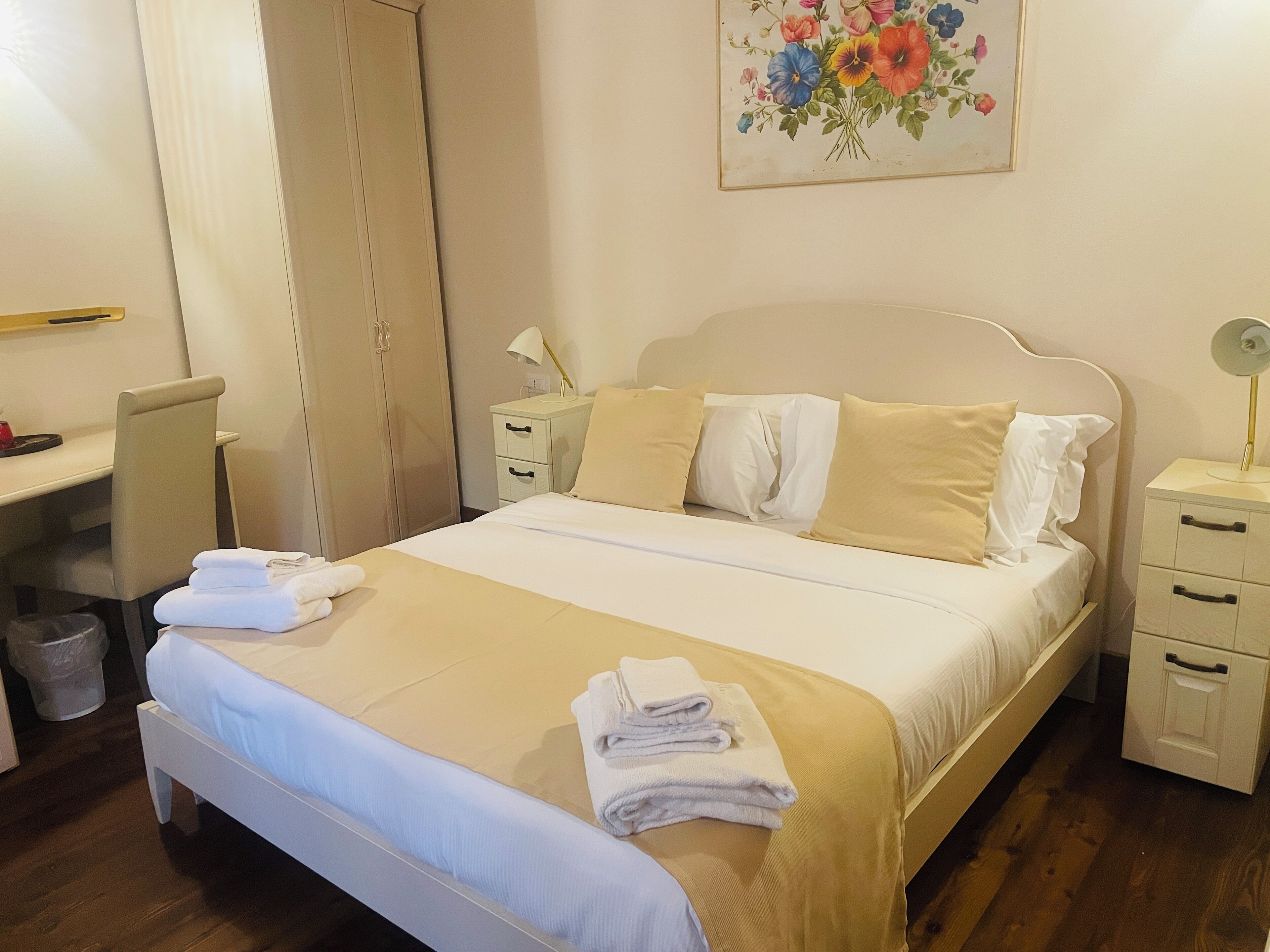 Double Room, Courtyard View | Minibar, desk, free WiFi, bed sheets