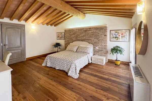 Double Room, Courtyard View | Minibar, desk, free WiFi, bed sheets