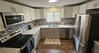 Mountain Charm Retreat - 2 BR House - Minutes to Downtown Cumberland & Potomac