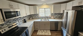 Mountain Charm Retreat - 2 BR House - Minutes to Downtown Cumberland & Potomac