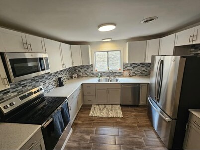 Mountain Charm Retreat - 2 BR House - Minutes to Downtown Cumberland & Potomac