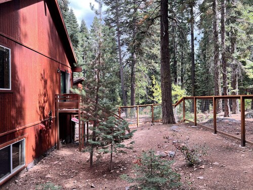 Truckee Mountain Retreat + Trails + Pet Friendly