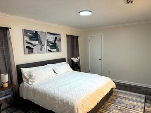 4 室のベッドルーム、アイロン / アイロン台、WiFi (無料)、ベッドシーツ