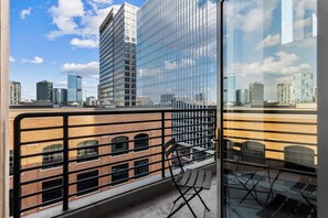 Property grounds - 2BR Loft Steps from Shops & Eats (Atlanta)