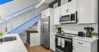 Cozy 2-Bedroom Loft | Walkable Location