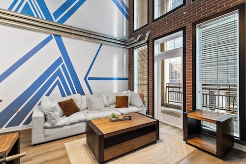 Skyline Balcony | 2BR Loft Midtown ATL