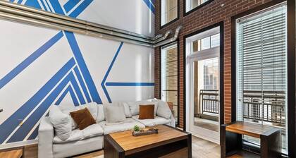 Skyline Balcony | 2BR Loft Midtown ATL