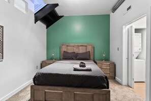 2 bedrooms, WiFi, bed sheets - 2BR Loft Midtown ATL, Sleeps 10 (Atlanta)