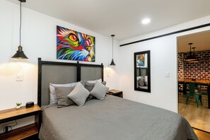 مكواة/لوح كي وواي فاي وملاءات أسرّة