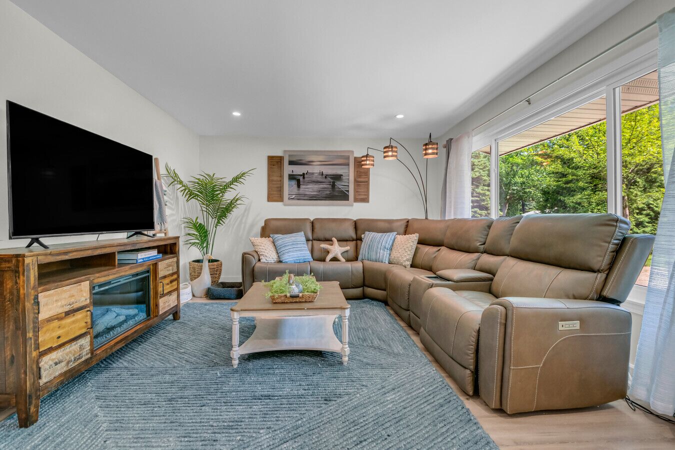 Televisie en een open haard