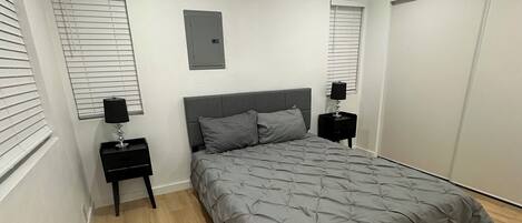 2 bedrooms, iron/ironing board, WiFi