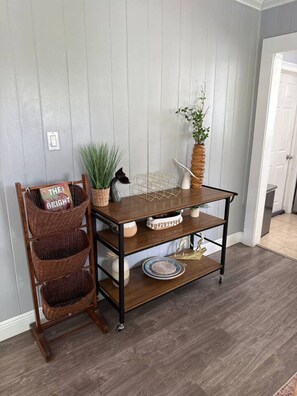 Interior - Charming 2-bedroom bungalow in perfect West Palm Beach, Northwood Harbor with AC (West Palm Beach)