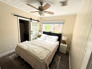 2 bedrooms, WiFi, bed sheets - Charming 2-bedroom bungalow in perfect West Palm Beach, Northwood Harbor with AC (West Palm Beach)