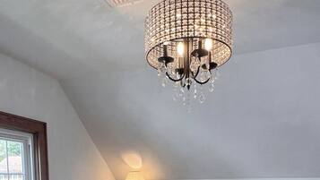 3 bedrooms, internet, bed sheets