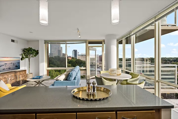 Luxury Apartment, 2 Bedrooms, Pets Allowed, City View | Living area | TV