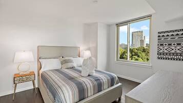 Luxury Apartment, 2 Bedrooms, Pets Allowed, City View