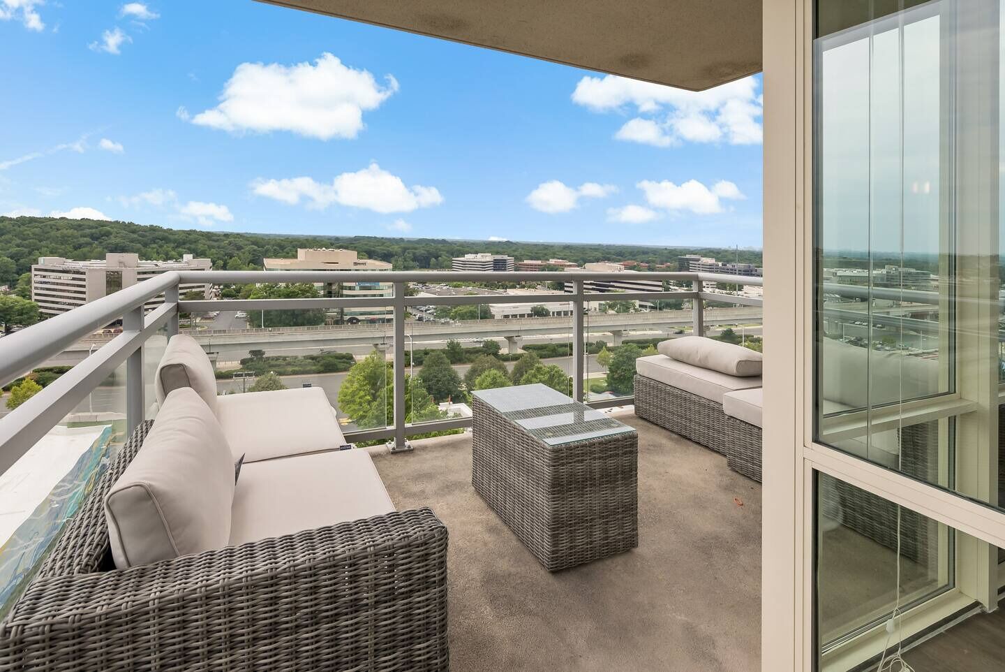 Luxury Apartment, 2 Bedrooms, Pets Allowed, City View | Terrace/patio