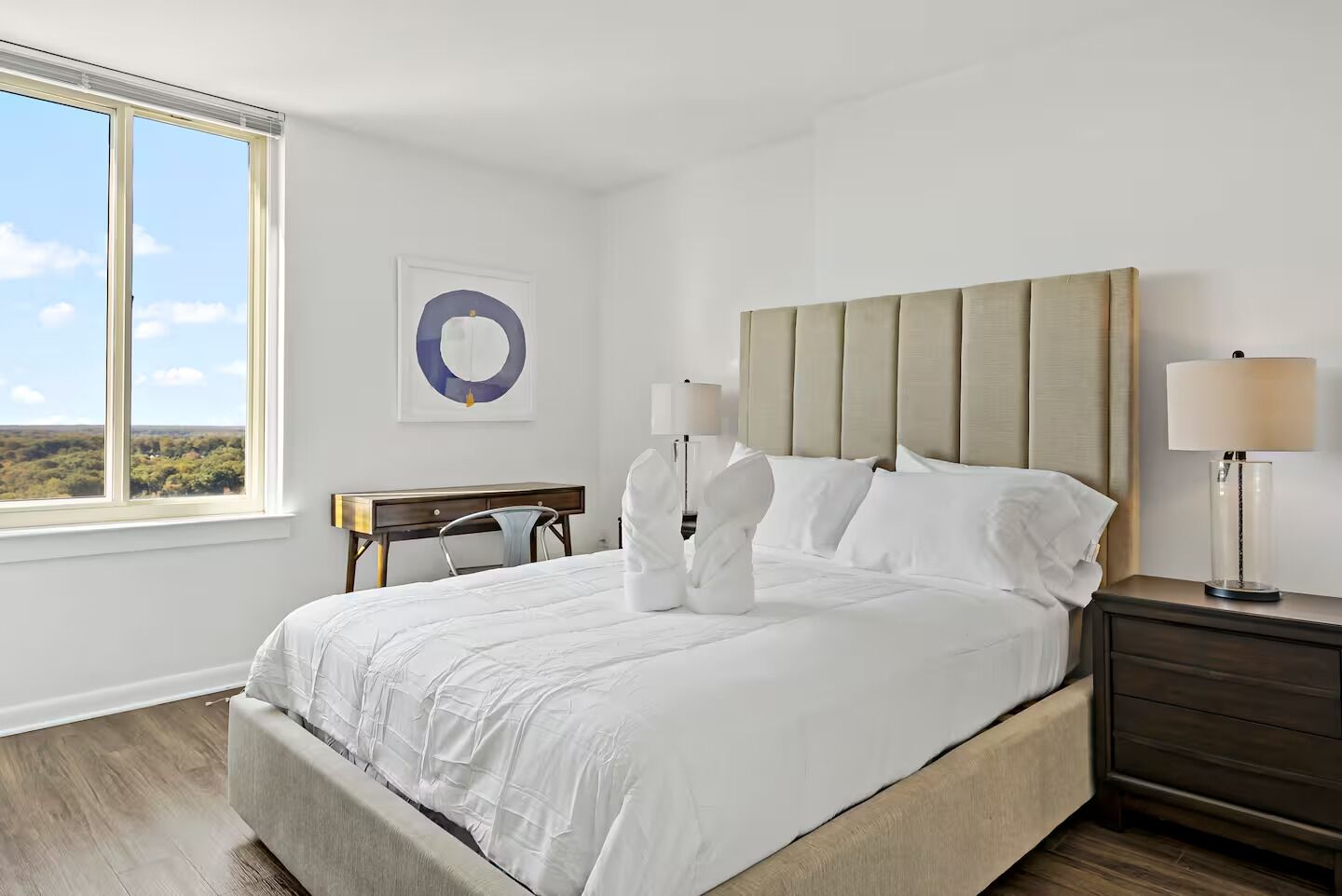 Luxury Apartment, 2 Bedrooms, Pets Allowed, City View | Soundproofing, iron/ironing board, free WiFi