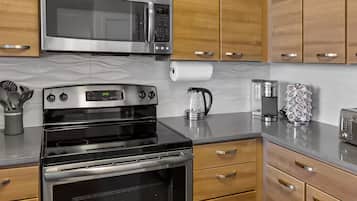 Appartement Luxe, 2 chambres, animaux de compagnie acceptés, vue ville | Cuisine privée