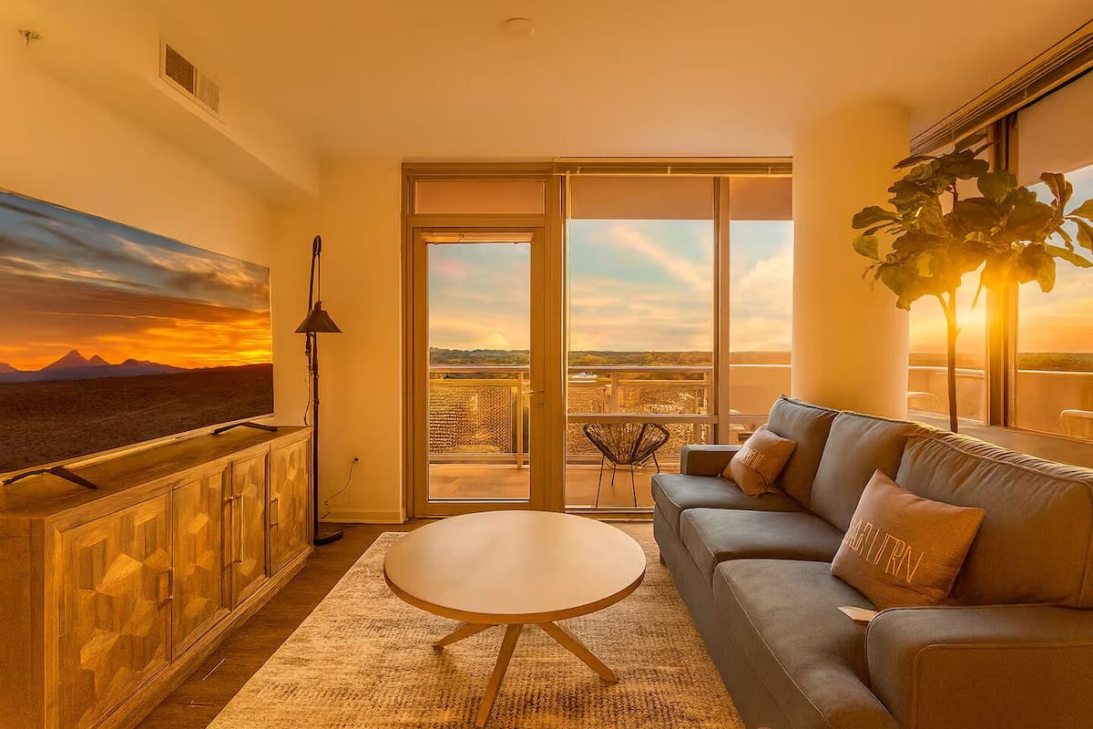 Apartamento superluxo, 2 quartos, aceita animais de estimação, vista para a cidade | Área de estar