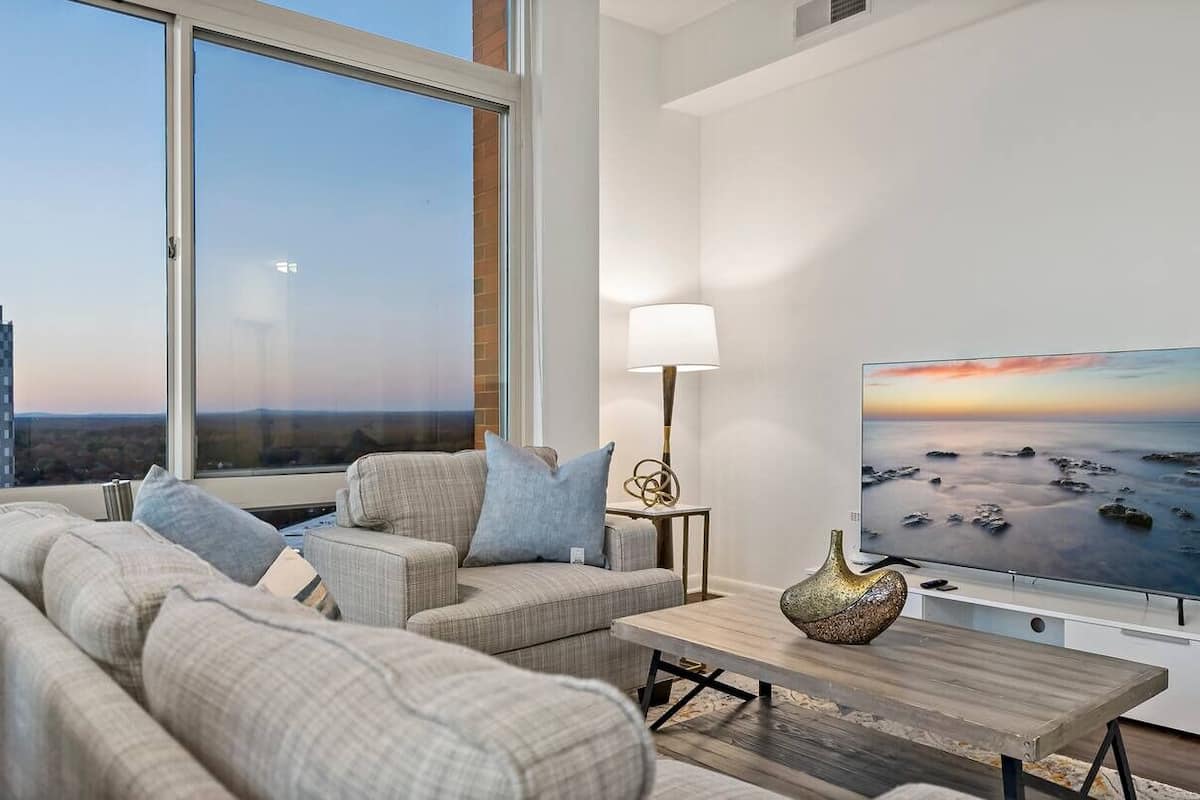 Apartamento superluxo, 2 quartos, aceita animais de estimação, vista para a cidade | Área de estar