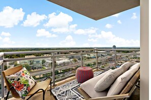 Luxury Apartment, 2 Bedrooms, Pets Allowed, City View | Terrace/patio
