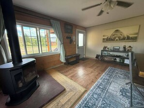 Interior - Cozy Mountain retreat in Sargents, 17 minutes to Monarch Ski Area. Pet friendly (Sargents)