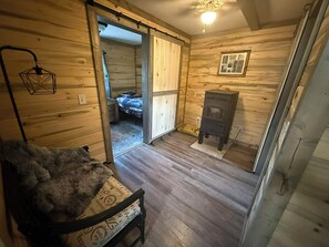 3 bedrooms, WiFi, bed sheets - Cozy Mountain retreat in Sargents, 17 minutes to Monarch Ski Area. Pet friendly (Sargents)