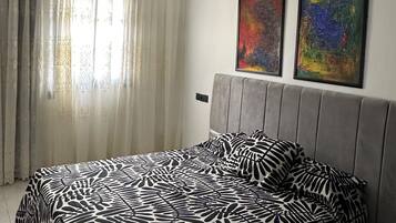 Bügeleisen/Bügelbrett, Internetzugang, Bettwäsche