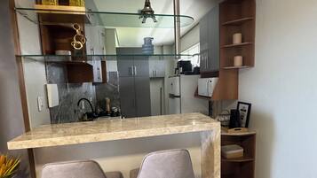 Micro-ondas, fogão, cooktop